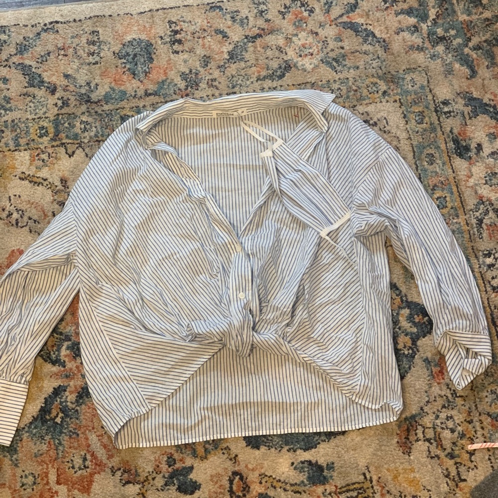 state side button up size xs never worn still has mask